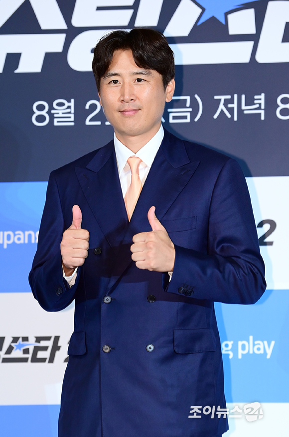 축구선수 구자철이 28일 오전 서울 구로구 더 링크 서울 트리뷰트 포트폴리오 호텔에서 열린 쿠팡플레이 예능 '슈팅스타' 시즌 2 제작발표회에 참석하고 있다. [사진=정소희 기자]