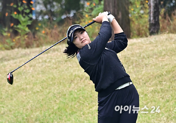 유해란이 19일 경기 파주 서원밸리 컨트리클럽 서원힐스에서 열린 미국여자프로골프(LPGA)투어 'BMW 레이디스 챔피언십 2023' 1라운드 3번홀 티샷을 하고 있다. [사진=곽영래 기자]