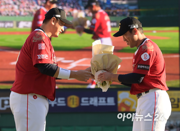 '조선의 4번 타자' 롯데 이대호의 은퇴식이 8일 부산 동래구 사직야구장에서 열린 가운데 이대호의 다양한 모습. [사진=정소희 기자]