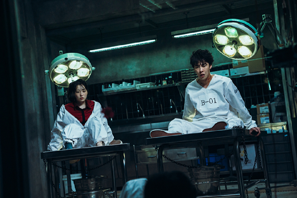 배우 이재욱이 넷플릭스 시리즈 '꿀알바'에서 열연하고 있다. [사진=넷플릭스]