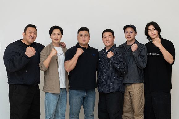 배우 마동석, 김재영이 포즈를 취하고 있다. [사진=㈜에이비오엔터테인먼트]