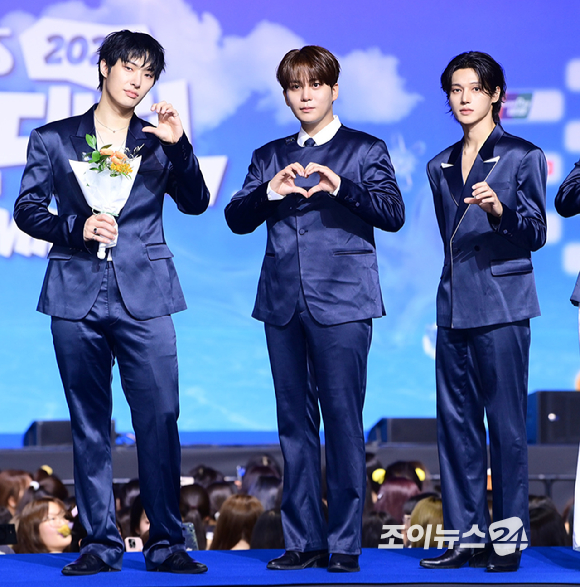 그룹 에이티즈(ATEEZ)가 9일 오후 경기도 일산 킨텍스에서 열린 2026 SBS 가요대전 Summer 블루카펫 행사에 참석하고 있다. [사진=정소희 기자]