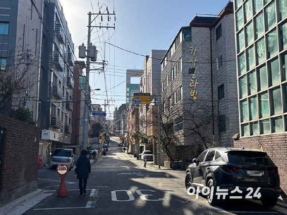 서울 빌라 임대차 시장에서 '전세의 월세화' 현상이 나타나고 있다. 사진은 성북구 일대의 거리에 들어선 빌라 건물들. [사진=김민지 기자]