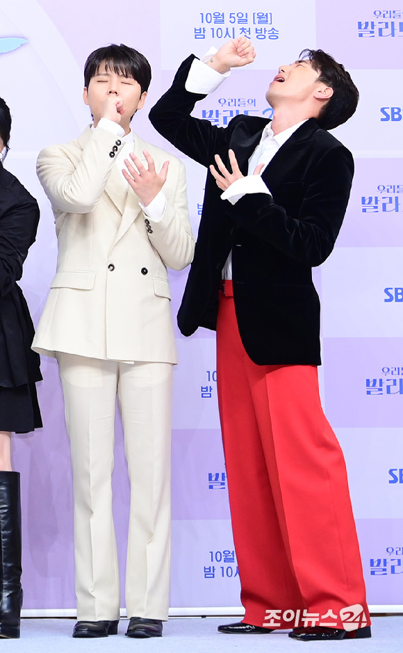 가수 정승환과 로이킴이 30일 오전 서울 양천구 목동 SBS 사옥에서 열린&nbsp;SBS 오디션 프로그램 '우리들의 발라드 2' 제작발표회에서 참석 하고 있다. [사진=정소희 기자]