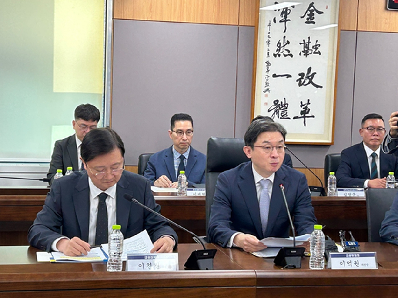이억원 금융위원장이 4일 '긴급 상황대응 회의'를 열고 최근 침해사고 동향과 대응방향을 점검했다. [사진=도수화 기자]