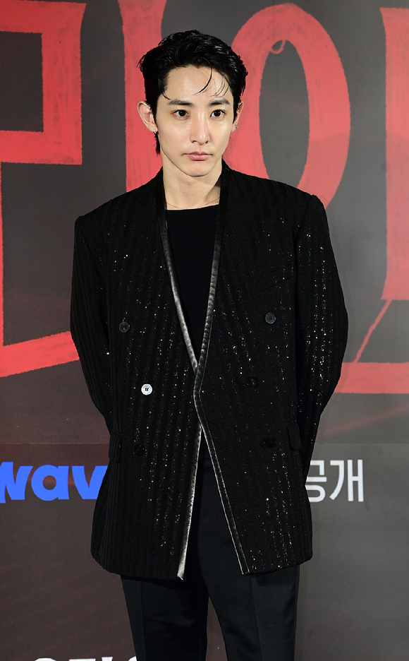 배우 이수혁이 7일 오후 서울 CGV 용산아이파크몰에서 열린 웨이브 오리지널 드라마 'S라인' 제작발표회에 참석하고 있다. [사진=정소희 기자]