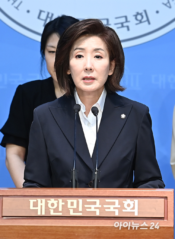 나경원 국민의힘 대선 경선 후보가 18일 서울 여의도 국회 소통관에서 교육분야 공약 발표를 하고 있다. [사진=곽영래 기자]