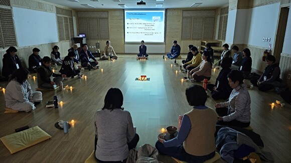 증평군이 오는 28일 오후 2시부터 4시까지 좌구산 숲 명상의 집에서 명상특강을 진행한다. [사진=증평군]