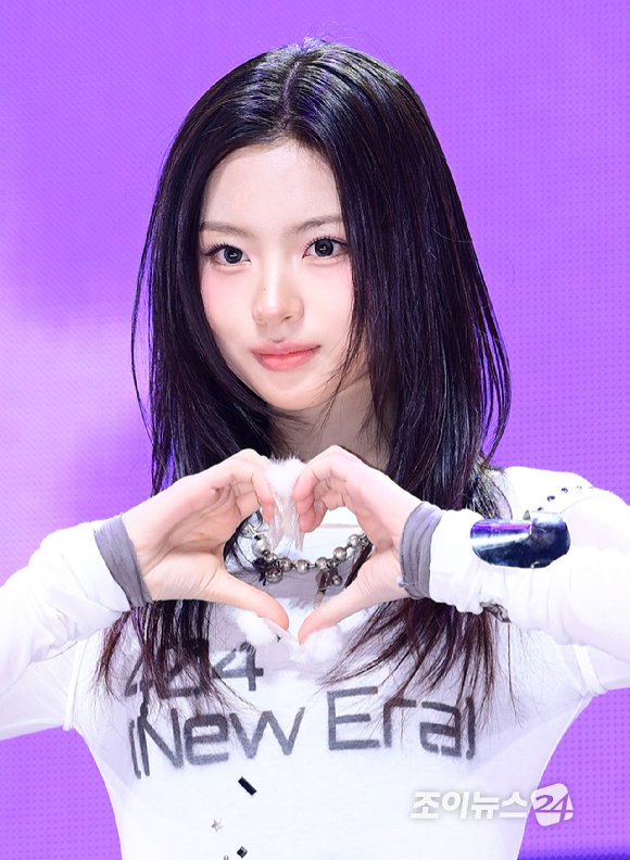 키키 키야가 26일 오후 서울 광진구 광장동 예스24라이브홀에서 열린 그룹 키키(KiiiKiii) 미니 2집 '델룰루 팩(Delulu Pack)' 발매 기념 쇼케이스에 참석하고 있다. [사진=정소희 기자]