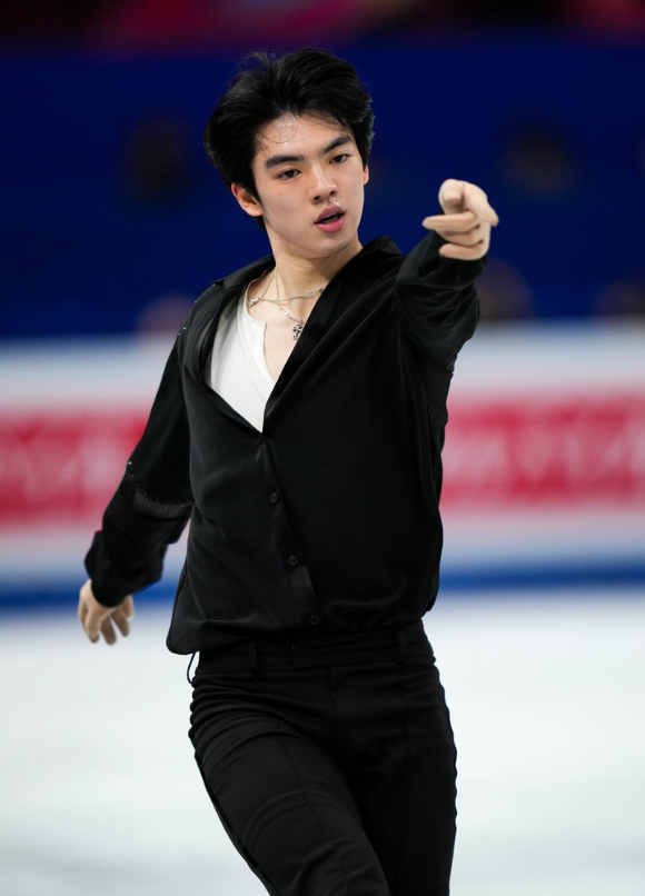 차준환이 한국 남자 피겨 사상 처음으로 세계선수권대회 싱글에서 메달을 목에 걸었다. 그는 25일 열린 ISU 주최 2023 세계선수권대회 남자 싱글에서 2위를 차지, 은메달을 획득했다. [사진=뉴시스]