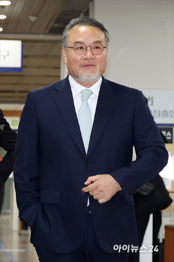 이일준 삼부토건 회장이 14일 오전 서울 서초구 서울중앙지방법원에서 열린 '주가 조작 혐의' 공판에 출석하고 있다. [사진=사진공동취재단 ]