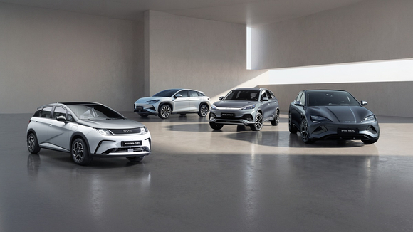 BYD코리아가 올해 3월 기준 국내 누적 판매 1만대를 돌파했다. 사진은 BYD코리아 차량 라인업(돌핀, 씨라이언7, 아토3, 씰) [사진=BYD코리아]