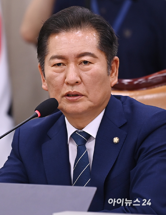 정청래 법사위원장이 14일 오전 서울 여의도 국회에서 열린 법제사법위원회 전체회의에서 발언하고 있다. [사진=곽영래 기자]