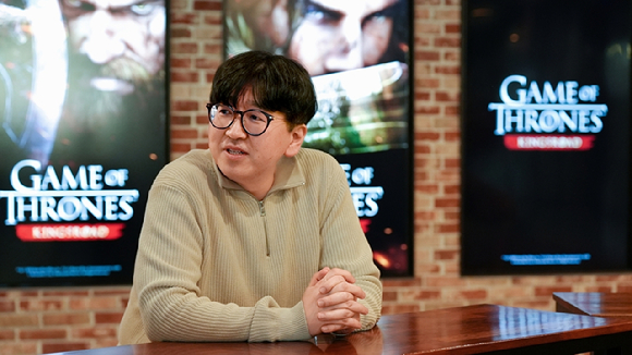 장현일 넷마블네오 PD(왼쪽), 문준기 넷마블 사업본부장. [사진=넷마블]