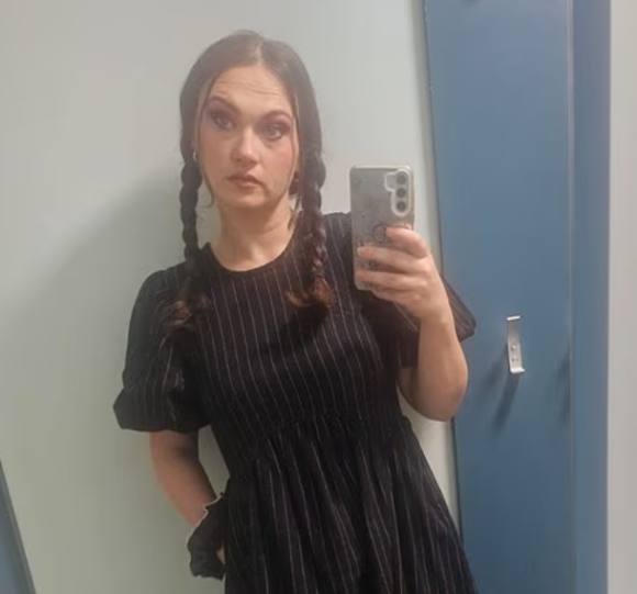 배달 음식에 의존하던 식습관을 바꾼 뒤 체중과 건강 상태가 동시에 개선된 사례가 알려졌다. 사진은 살 빼기 전 휘틀리 로이드(왼쪽)과 살 뺀 후 모습. [사진=슬리밍월드]