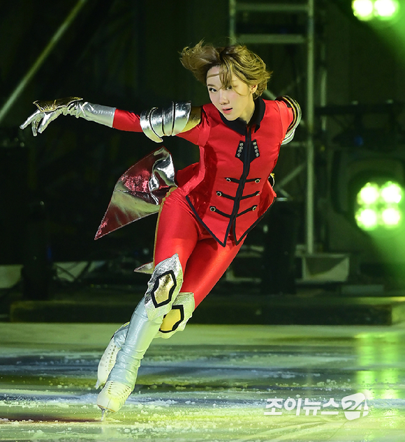 피겨선수 김예림이 23일 오후 서울 목동아이스링크에서 열린 뮤지컬 '나 혼자만 레벨업 on ICE' 프레스콜에서 열연하고 있다. [사진=정소희 기자]