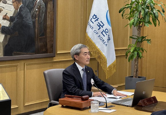 신현송 한국은행 총재가 28일 오전 서울 중구 한국은행에서 열린 금융통화위원회에서 본회의를 주재하고 있다. [사진=임우섭 기자]