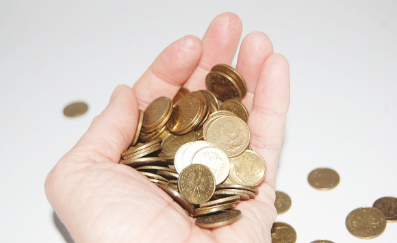 같은 학교에서 일했던 전직 초등학교 교사의 노후자금 14억원을 빌리고 갚지 않은 60대 여성이 2심에서도 실형을 선고받았다. 본 기사와 무관한 이미지. [사진=픽사베이@Mizianitka]