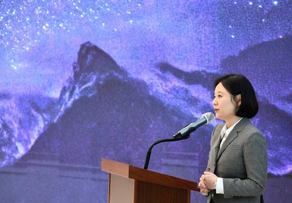 임주현 한미그룹 부회장이 13일 열린 'EFPE-PROJECT-敍事(서사)' 발족식에 참석해 오프닝 발언을 하고 있다. [사진=한미약품 제공]