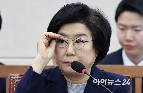 이혜훈 기획예산처 장관 후보자가 23일 오전 서울 여의도 국회 재정경제기획위원회에서 열린 인사청문회에서 질의를 경청하고 있다. [사진=곽영래 기자]