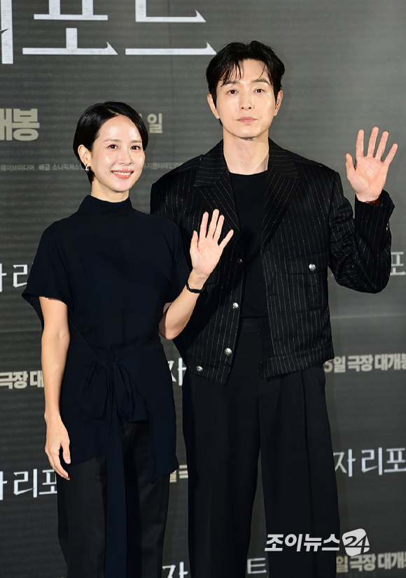 배우 조여정과 정성일이 12일 오전 서울 용산구 CGV 용산아이파크몰에서 열린 영화 '살인자 리포트'(감독 조영준) 제작보고회에 참석하고 있다. [사진=정소희 기자]