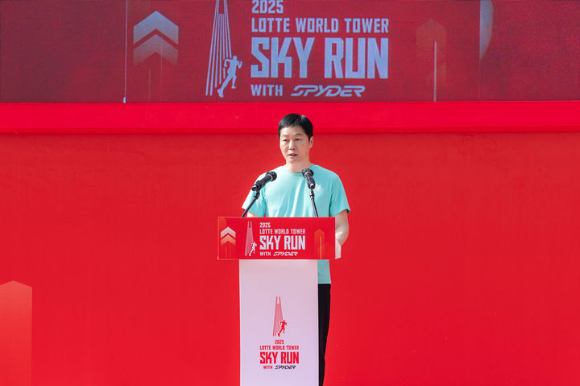 20일 오전 서울 송파구 롯데월드타워에서 '2025 롯데월드타워 스카이런 위드 스파이더(with SPYDER)'가 열렸다. [사진=롯데물산]
