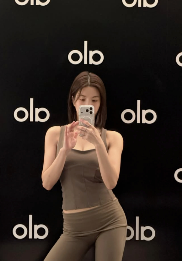 권은비, 운동복도 세상 섹시하게 소화...역시 워터밤 여신