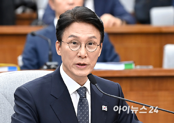 김민석 국무총리 후보자가 24일 서울 여의도 국회에서 열린 국무총리(김민석) 임명동의안 심사를 위한 인사청문회에서 의원 질의에 답변하고 있다. [사진=곽영래 기자]