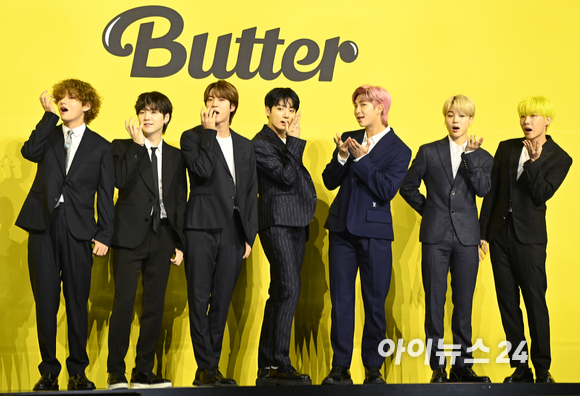 방탄소년단(BTS) 새 디지털 싱글 'Butter' 발매 기념 글로벌 기자간담회가 지난 2021년 5월21일 오후 서울 송파구 방이동 올림픽공원 올림픽홀에서 열렸다. 방탄소년단이 포토타임을 갖고 있다. [사진=정소희 기자]
