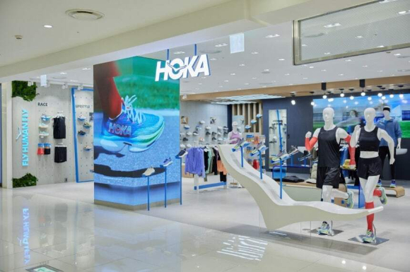 호카 타임스퀘어 매장. [사진=조이웍스앤코]