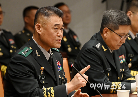 한기성 전 육군 제1군단장이 8일 오후 서울 용산구 국방부에서 열린 국회 국방위원회의 합동참모본부에 대한 국정감사에서 의원 질의에 답변하고 있다. [사진=곽영래 기자]