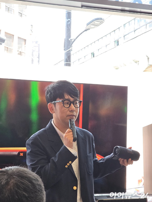 JBL 이지싱 마이크 미니 제품. [사진=황세웅 기자]