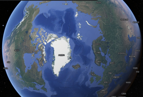 그린란드 일루리샛. 배를 타고 빙산으로 다가가고 있다. [사진=정종오 기자]