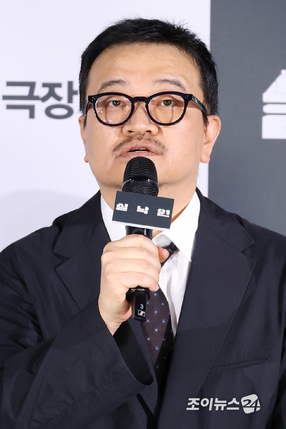 연상호 감독이 18일 오전 서울 용산구 CGV용산아이파크몰점에서 진행된 영화 '실낙원'(감독 연상호) 제작보고회에 참석해 소감을 말하고 있다. [사진=문수지 기자]