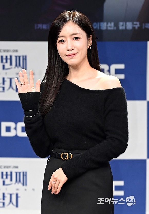 [종합] &apos;첫번째 남자&apos; 함은정-윤선우, 결혼 후 복귀작⋯&quot;애틋하게 사랑&quot;