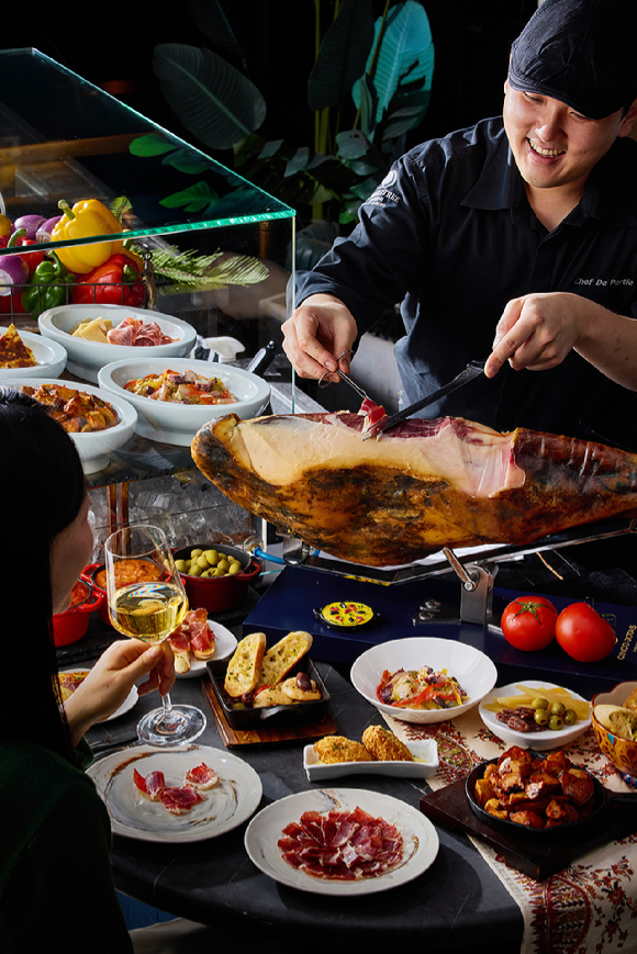 루프탑 타파스& 무제한 와인 바 이미지. [사진=더블트리 바이 힐튼 서울 판교]