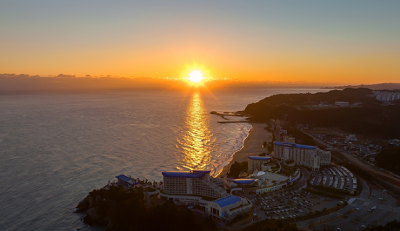 쏠비치삼척 일출 드론. [사진=소노인터내셔널]