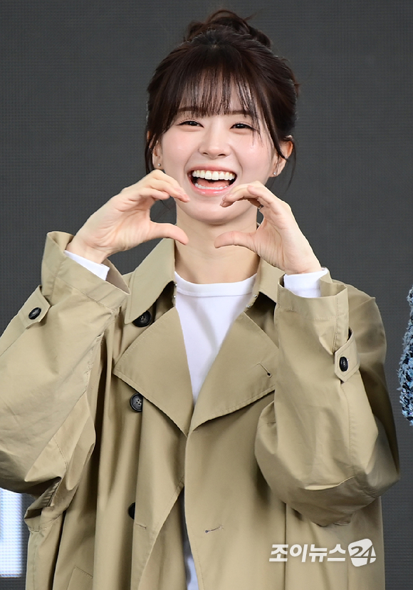 배우 전소영이 10일 부산 해운대구 영화의전당에서 열린 제31회 부산국제영화제 'BIFF의 발견, 빛나는 신예' 오픈토크에 참석하고 있다. [사진=정소희 기자]