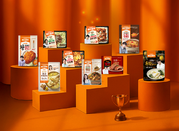 지난해 '신상출시 편스토랑' 방송을 통해 출시된 아워홈 간편식 신제품들. [사진=아워홈]