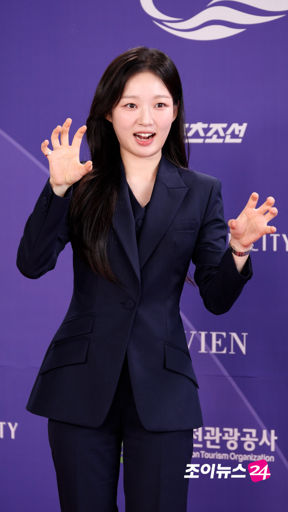 요리사 '아기맹수' 김시현이 31일 오후 인천시 영종구 운서동 파라다이스시티에서 열린 제5회 청룡시리즈어워즈 레드카펫 행사에 참석하고 있다. [사진=문수지 기자]