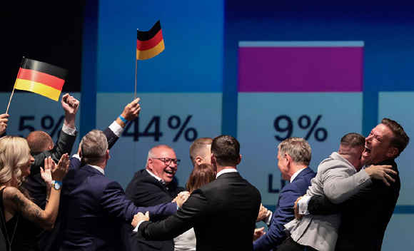 환호하는 AfD 당원들. [사진=AFP/연합뉴스]