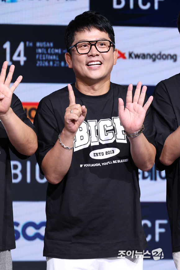 김준호 집행위원장이 24일 오후 서울 마포구 상암동 쇼킹케이팝센터에서 열린 '제14회 부산국제코미디페스티벌(BICF)' 기자회견에 참석해 포즈를 취하고 있다. [사진=문수지 기자]