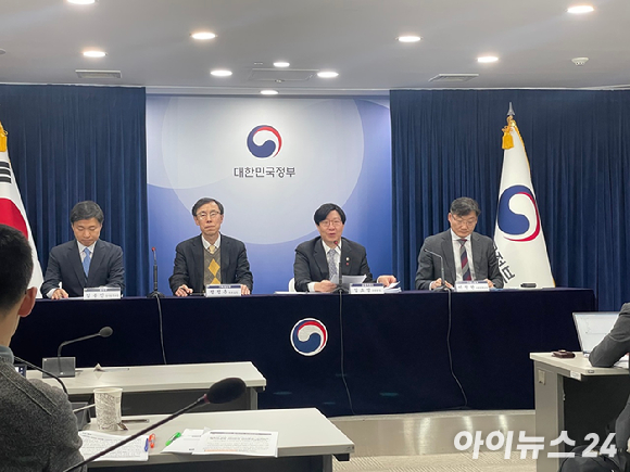 금융위원회가 지난 16일 서울정부청사에서 '국민과 함께하는 민생토론회' 사전 브리핑을 개최했다. [사진=김지영 기자]