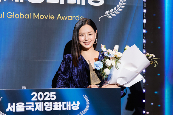 배우 이하늬가 '2025 서울국제영화대상'에서 드라마 부문 최고 연기상을 수상했다. [사진=TEAMHOPE]