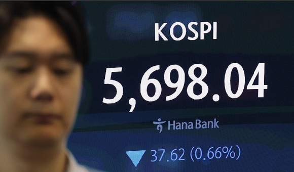 22일 오전 하나은행 딜링룸 [사진=연합뉴스]