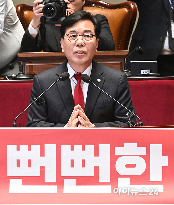 송언석 국민의힘 원내대표가 6일 서울 여의도 국회에서 열린 의원총회에서 발언하고 있다. [사진=곽영래 기자]