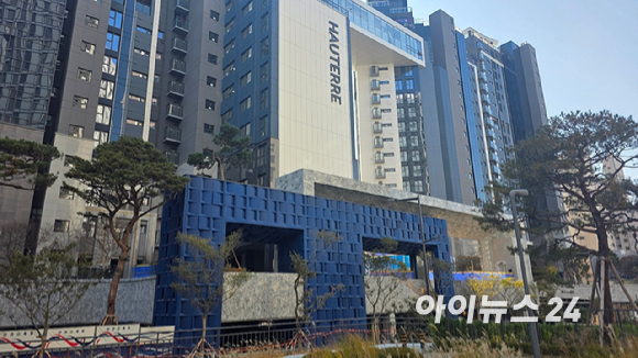 서울 서초구 잠원동 '오티에르 반포' 단지 전경. 신반포21차 재건축으로 조성되는 단지로 첫 '오티에르' 준공 단지다. 2025.11.19 [사진=이수현 기자]