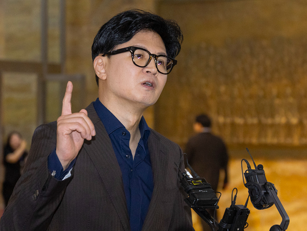 무소속 한동훈 의원이 7일 국회에서 열린 본회의에 참석하기 위해 국회 본청에 들어서다 취재진과 만나 연일 제기하고 있는 김승원 법무부 장관 후보자 의혹과 관련해 의견을 말하고 있다. 2026.9.7 [사진=연합뉴스]
