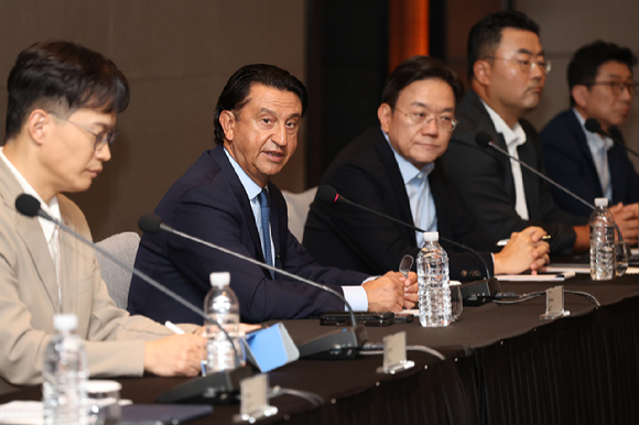 호세 무뇨스 현대자동차 대표이사 사장이 26일 서울 영등포구 콘래드호텔에서 미디어 간담회를 하고 있다. [사진=연합뉴스]