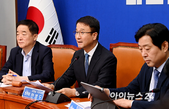 한병도 더불어민주당 당대표 직무대행 겸 원내대표가 24일 서울 여의도 국회에서 열린 최고위원회의에서 발언하고 있다. [사진=곽영래 기자]